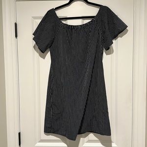 Banana Republic off or on the shoulder dress with pockets
